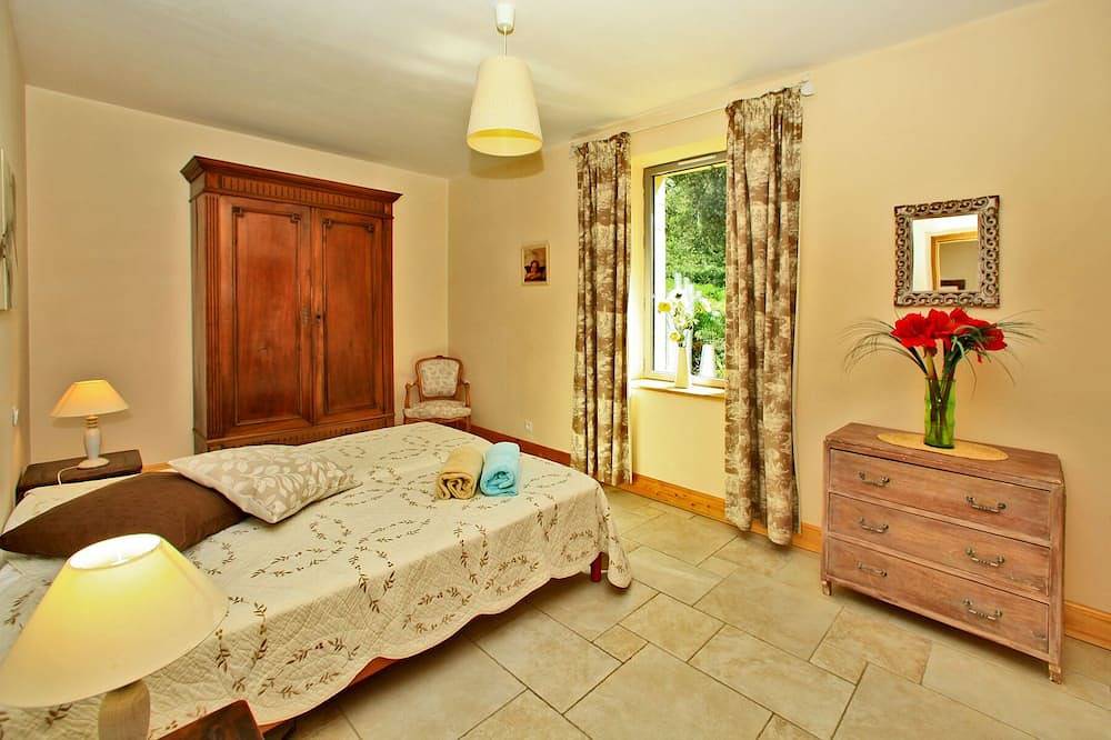 House for 12 people with private heated pool near Sarlat in La Chapelle-Aubareil, Périgord Noir