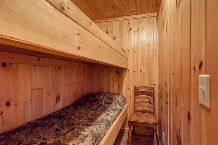 Vacation house for 16 people, with terrace in Moosehead Lake