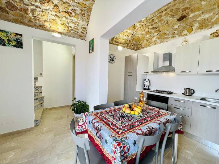 Ferienwohnung für 7 Personen, mit Terrasse und Ausblick in Terrasini - 2