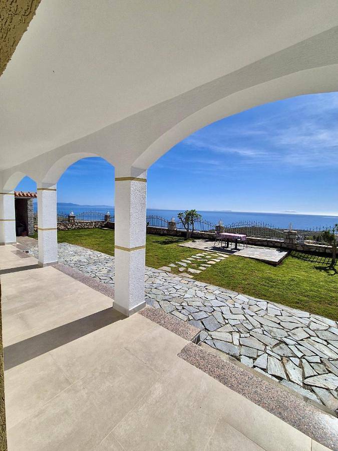 Villa per 10 persone, con Balcone e Terrazza nonché Giardino e Panorama a Himara