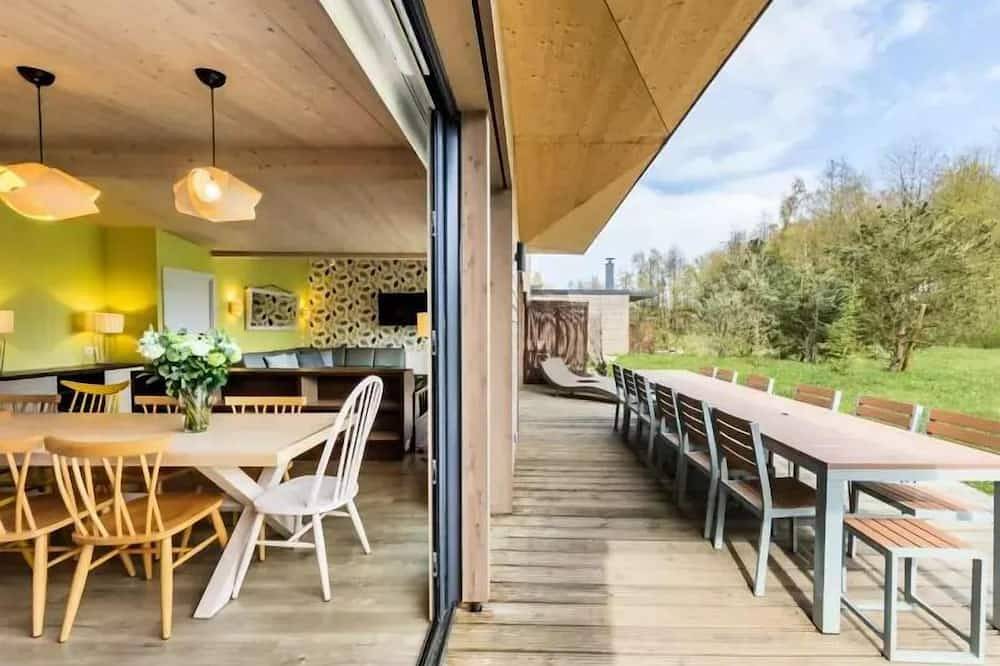 Camping pour 8 Personnes dans Bailly-Romainvilliers, Seine-et-Marne