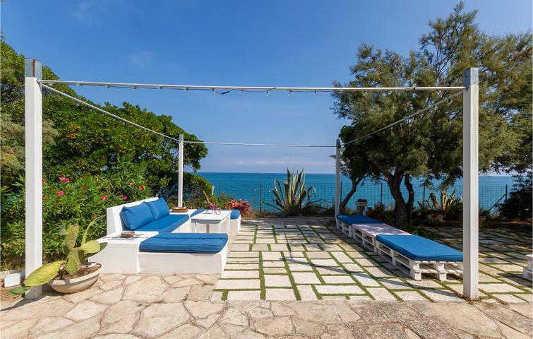 Appartement vue mer avec parking, climatisation, lit double et cuisine in Trani, Barletta-Andria-Trani