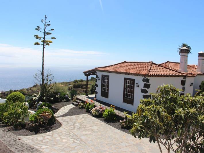 Ferienhaus für 7 Personen, mit Terrasse und Pool sowie Garten, kinderfreundlich - 1