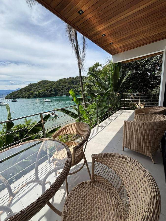 Casas e apartamentos de temporada para 2 pessoas, com jardim e vista e ainda balcão em Ilha Grande