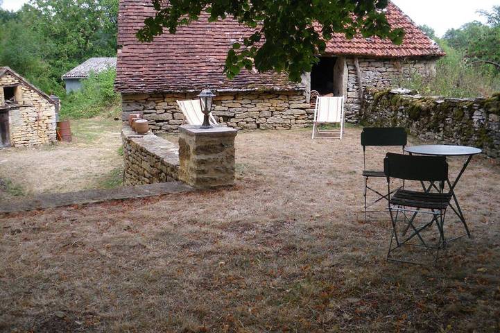 Location de vacances pour 6 personnes, avec terrasse ainsi que jacuzzi et jardin à Vidaillac