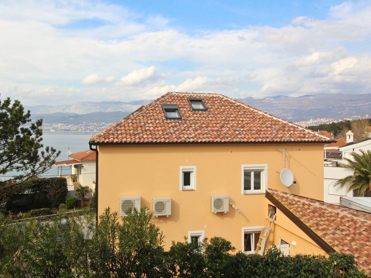 Ganze Wohnung, Apartments Ivo P. with Sea View in Silo (Krk), Krk