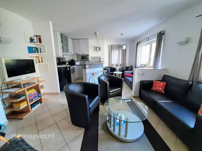Ferienhaus für 27 Personen, mit Terrasse und Balkon/Terrasse sowie Seeblick in der Eifel - 2