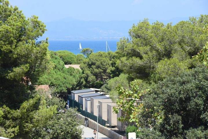 Camping für 4 Personen, mit Terrasse und Garten in Giens