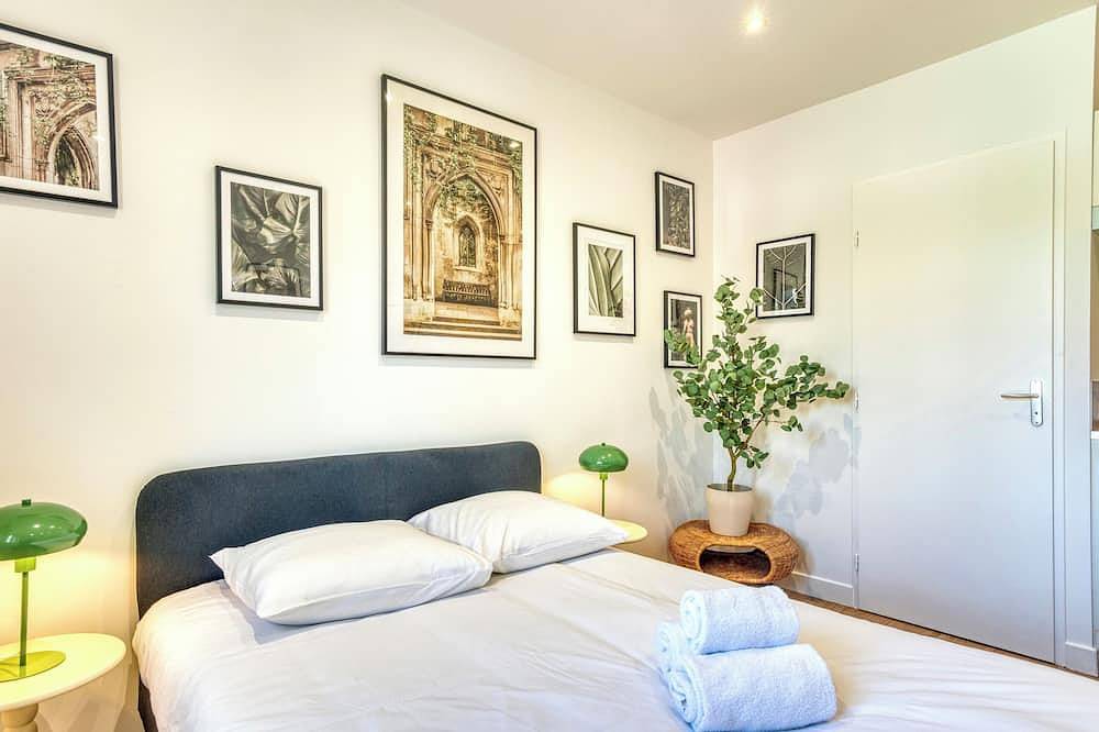 Appartement entier, Le Basalte - Lumineux studio - parking privé - wifi - proche métro B in Oullins, Lyon et ses environs