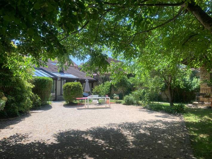 Location de vacances pour 10 personnes, avec vue et jardin, animaux acceptés dans Eglise Notre Dame De Noyers - 3