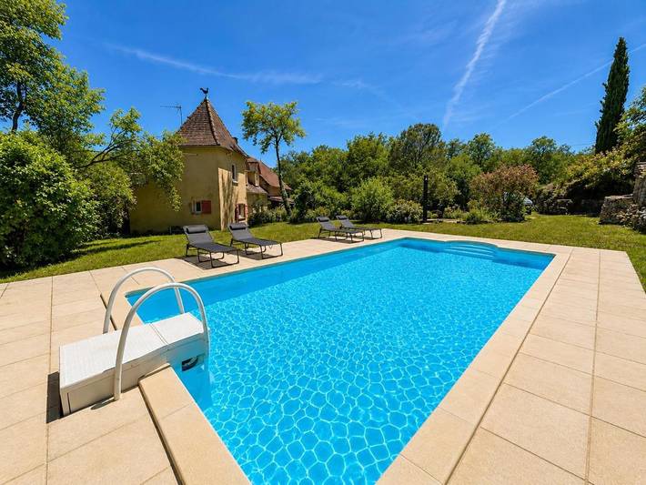Location de vacances pour 5 personnes, avec Terrasse et Jardin ainsi que Piscine et Vue à Lauzès