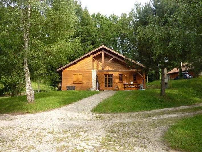Location de vacances pour 6 personnes, avec jardin ainsi que piscine et terrasse à Cussac - 2