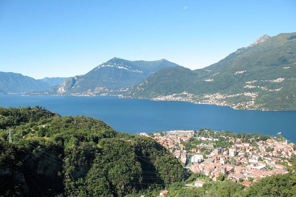 Accogliente appartamento in villa con Wifi, A/C, Tv, patio, animali ammessi e parcheggio in Dervio, Alpi Orobie Occidentali