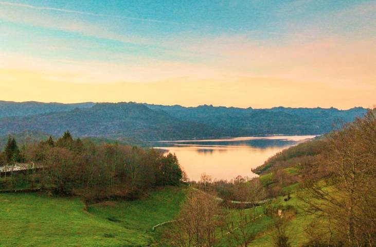 Chambre d’hôte pour 2 personnes, avec Terrasse et Vue sur le lac à Cabril