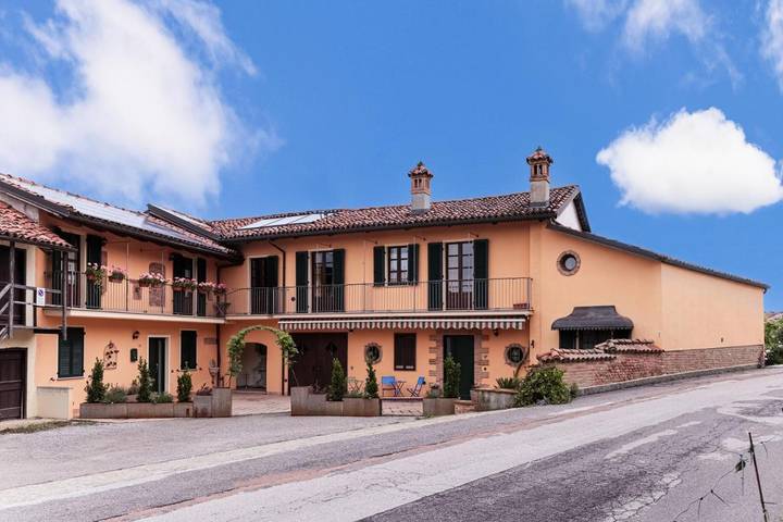 Chambre d’hôte pour 2 personnes, avec piscine ainsi que vue et jardin, animaux acceptés à La Morra - 2