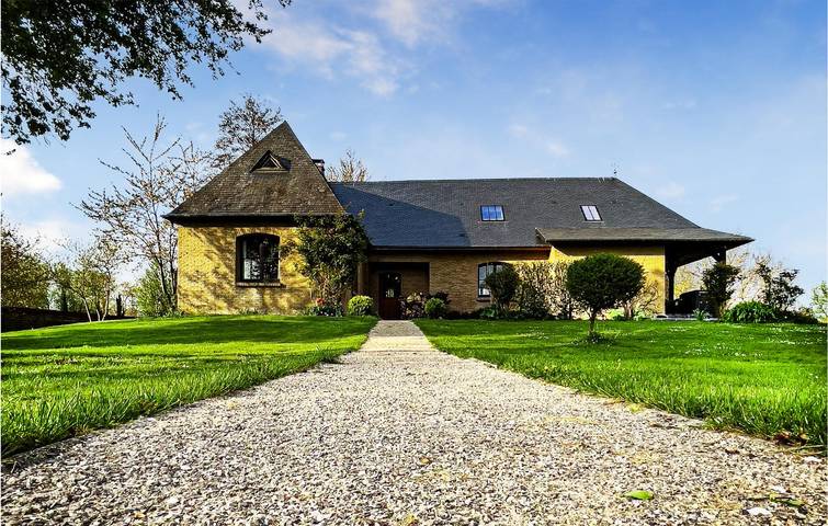 Gîte pour 15 personnes, avec terrasse dans Bray-lès-Mareuil