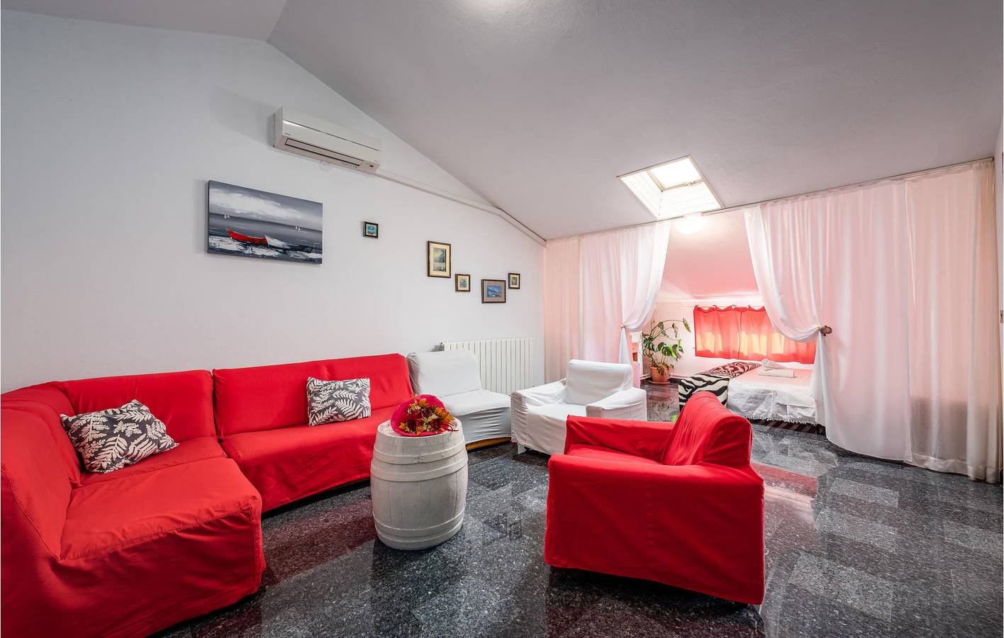 Ganze Ferienwohnung, Gemütliche Unterkunft am Meer mit Terrasse und Aussicht – 2 km vom Strand entfernt in Vrsar, Općina Vrsar