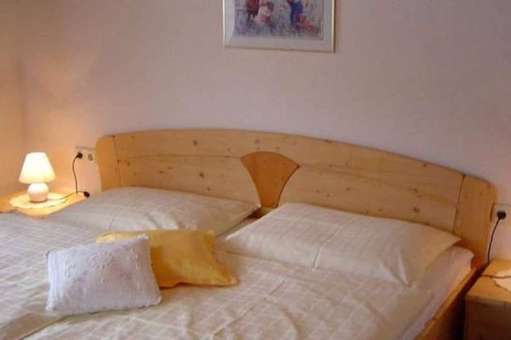 Landhaus Hinteregger - Doppelzimmer Kaiserburg in Bad Kleinkirchheim, Nockberge