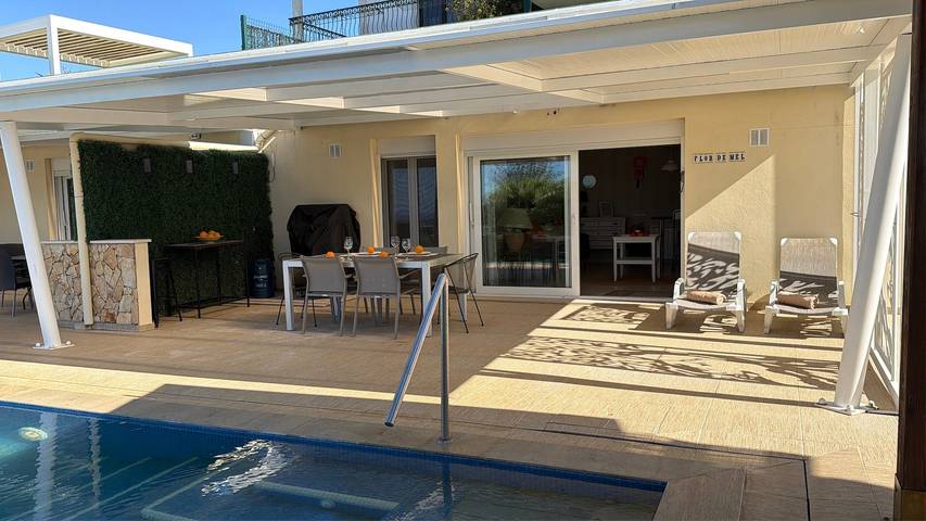 Entire apartment, Mel de Flor Apartment with Sea View, Shared Infinity Pool, Garden & Wi-Fi in Loulé (São Clemente), Faro District