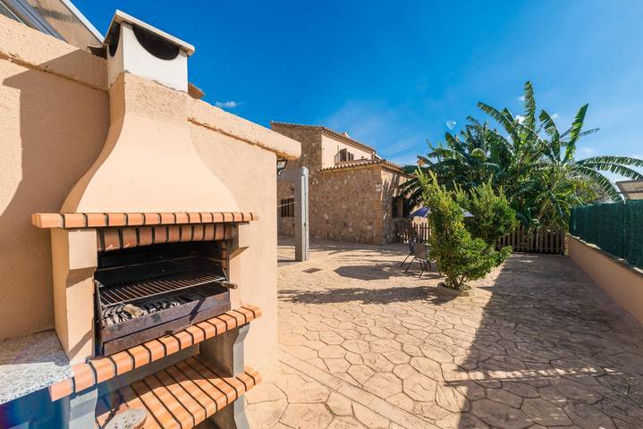 Solluna - Villa, con piscina privada y bonitas vistas al pueblo de Son Servera, a sólo 3 km de la playa de Cala Bona. Wifi Gratis in Son Servera, Mallorca Este