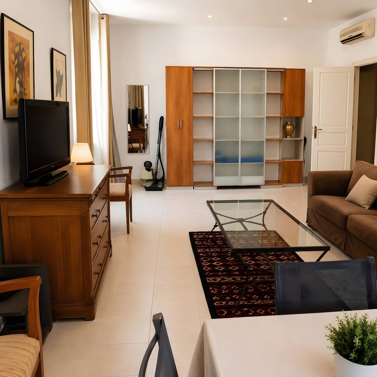 Entire apartment, Apartment '2 Bedroom  Cannes Center' in Cannes, Mediterranean Coast (France)