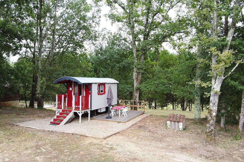 Gite spacieux pour 8 personnes( maximum) dans grande propriété avec piscine. in Puy-l'Évêque, Quercy