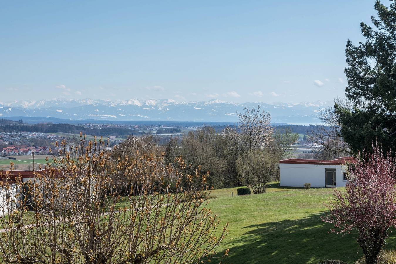 Ganze Wohnung, Ferienwohnung "Panoramablick" mit Blick auf den See und die Berge, Garten & Pool in Oberteuringen, Region Bodensee-Oberschwaben