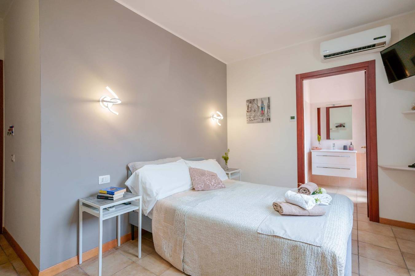 Our House Rooms for short stays.  We only offer Rooms And Not Apartments With Kitchen in Pula (Italie), Région de Pula