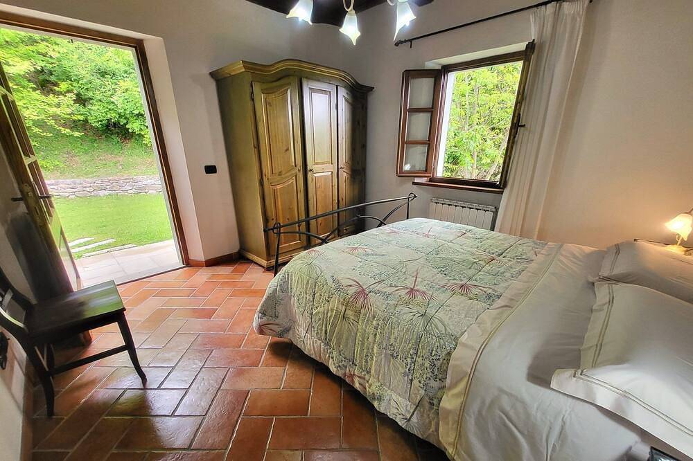 Sehr privates freistehendes Ferienhaus mit privatem solarbeheizten Pool in Villa Collemandina, Garfagnana