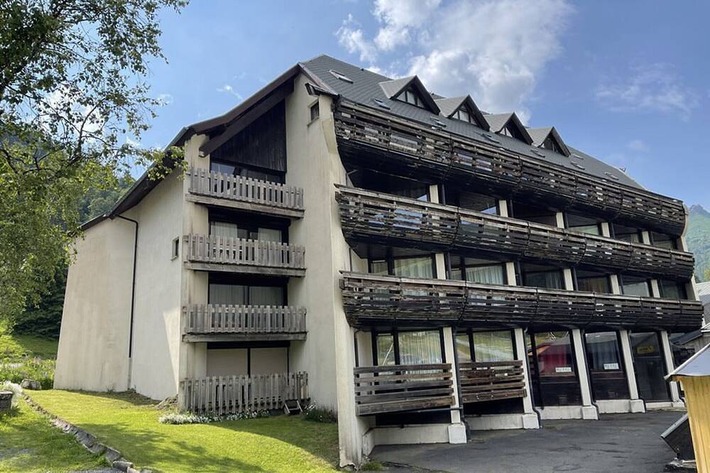 Entire apartment, Studio with balcony in the resort center, close to slopes and ice rink in Le Lioran, Laveissière
