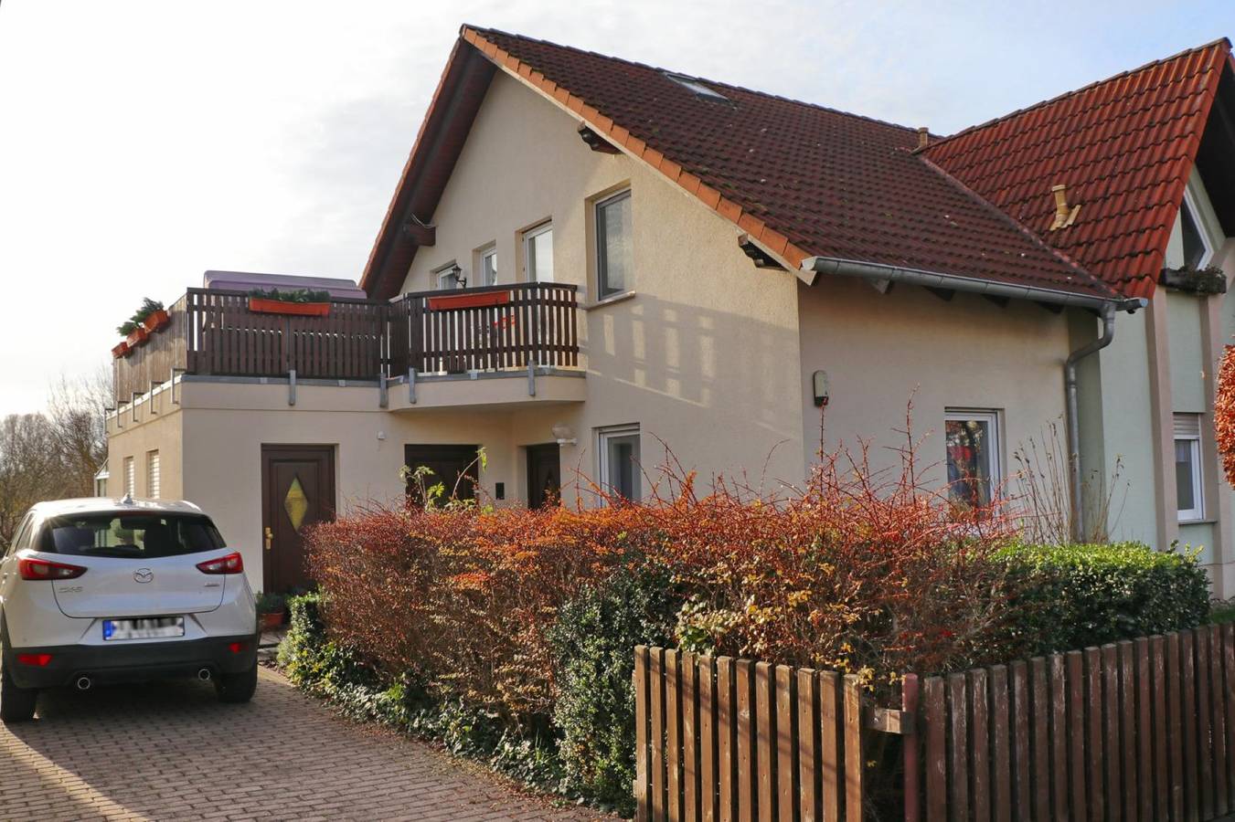 Ganze Ferienwohnung, Ferienwohnung am Mittelpunkt - Fw mit 100qm bis 7 Pers. - 3 Schlafzimmern, Bad mit Du, Badewanne/Wc, großes Wohnzimmer mit offener Küche in Niederdorla, Vogtei