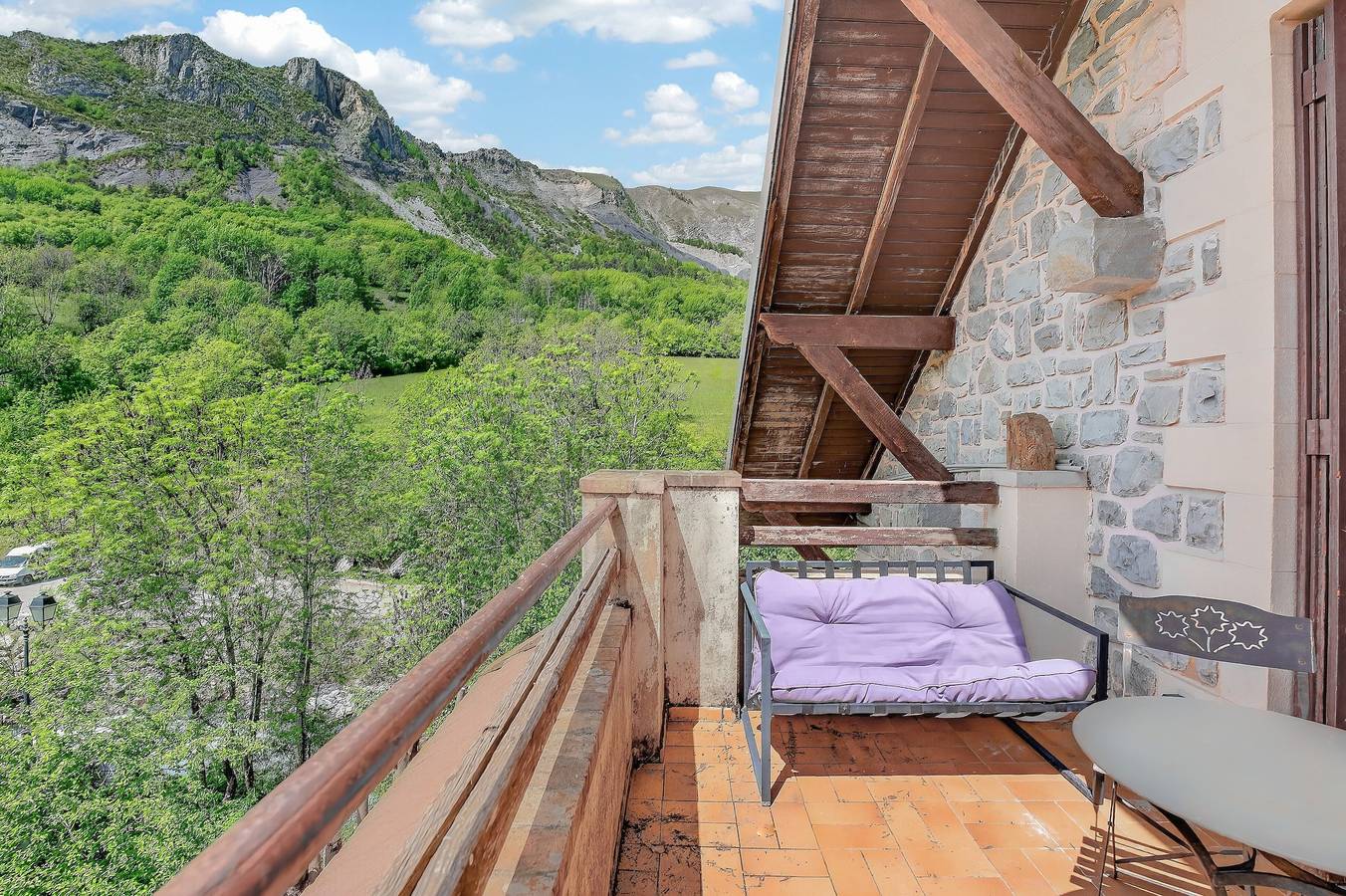 Ganze Wohnung, Apartment 'Gite Noryema Chaleureux T1, 40m²' mit Bergblick, privater Terrasse & Wlan in Entraunes, Nizza und Umgebung
