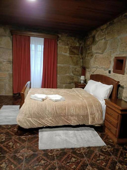 Location de vacances pour 14 personnes, avec piscine et jardin ainsi que balcon et jacuzzi à Oliveira de Frades - 4