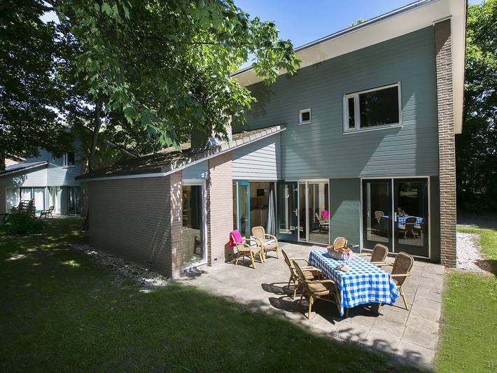 Villa voor 7 personen, with Terras and Tuin as well as Sauna in Den Haag