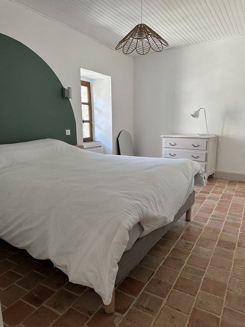 Maison "Chez Paul", 12 pers., billard …, piscine + spa in Sanilhac, Massif central
