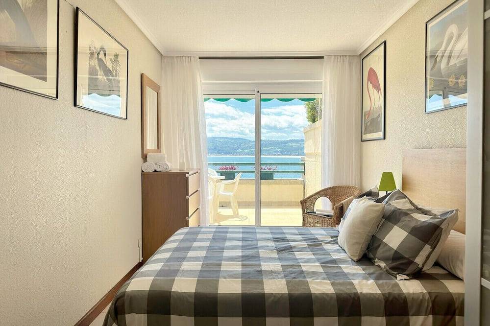 Entire apartment, Apto con piscina y vistas al mar - Vistamar 3001 in Santoña, Cantabrian Coast