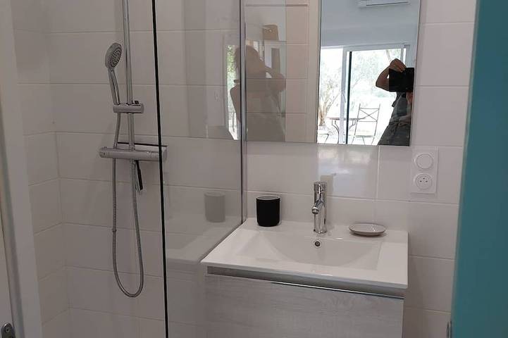 Location de vacances pour 2 personnes, avec jardin ainsi que piscine et terrasse à Uchaux - 2