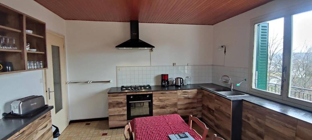 Location de vacances pour 18 personnes, avec jardin et vue, adapté aux familles dans Lac de Bonlieu - 4