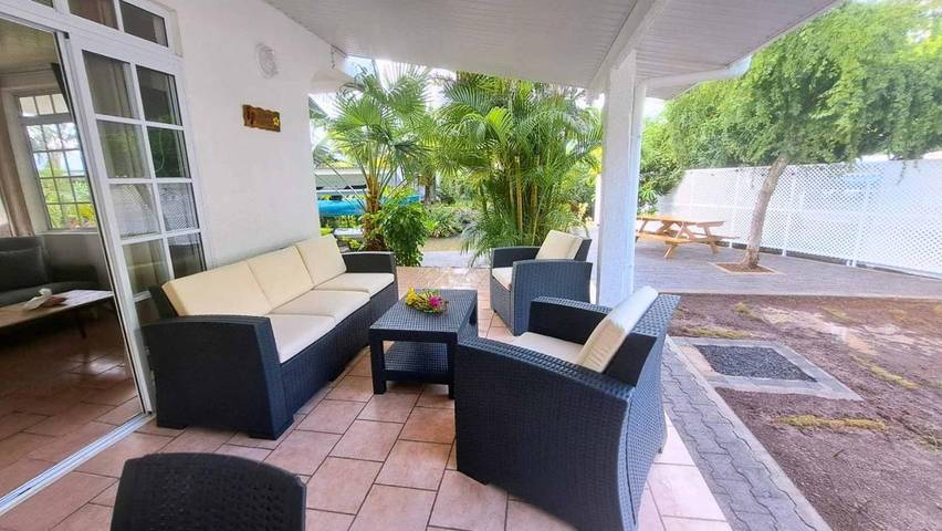 Location de vacances pour 8 personnes, avec vue sur le lac et jardin dans Ha'apiti - 2