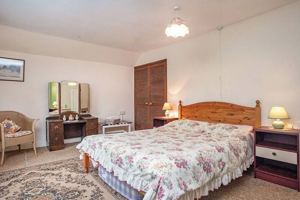 East Hook Holiday Cottages - Clover Cottage in Devon