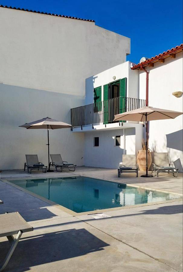 Ferienhaus für 6 Personen, mit Balkon und Terrasse sowie Garten und Pool in Margarites