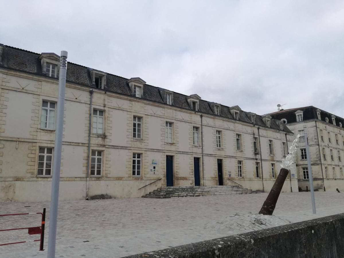 Appartement entier, One-Bedroom Apartment in Rochefort, Région de Rochefort