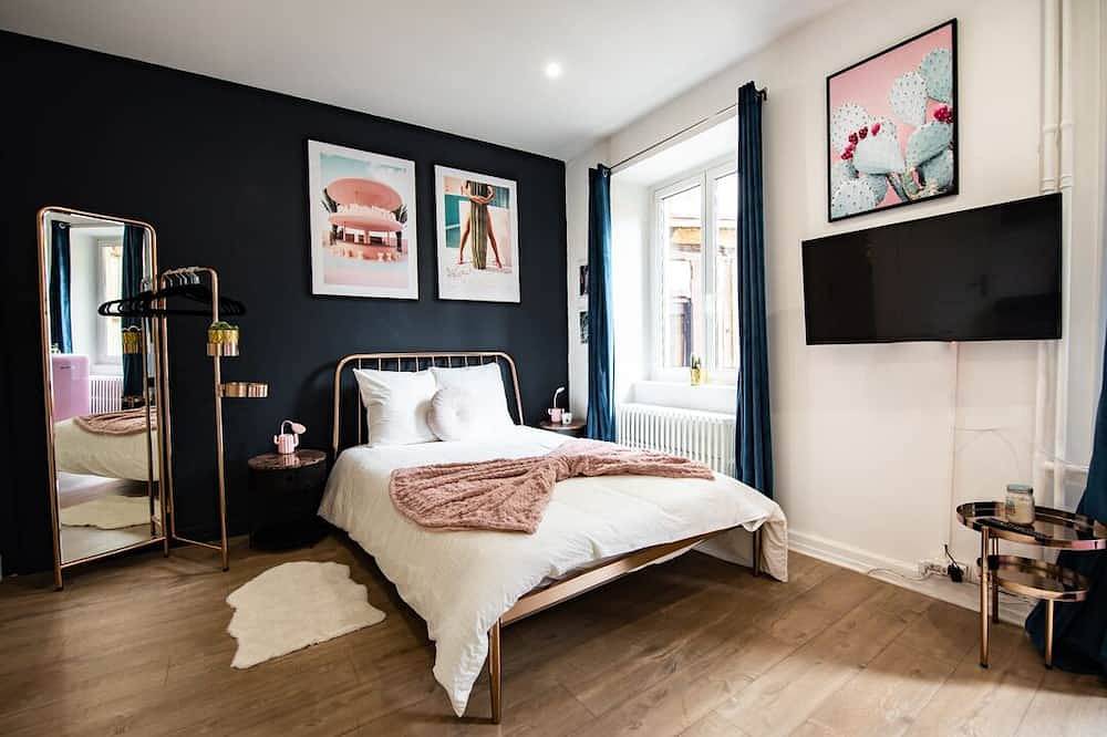 Entire apartment, Studio-City-Ensuite with Bath-Courtyard view in Mulhouse, Mulhouse region
