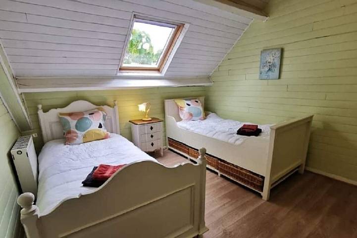 Location de vacances pour 8 personnes, avec jacuzzi et piscine ainsi que jardin et terrasse à Plogonnec - 4