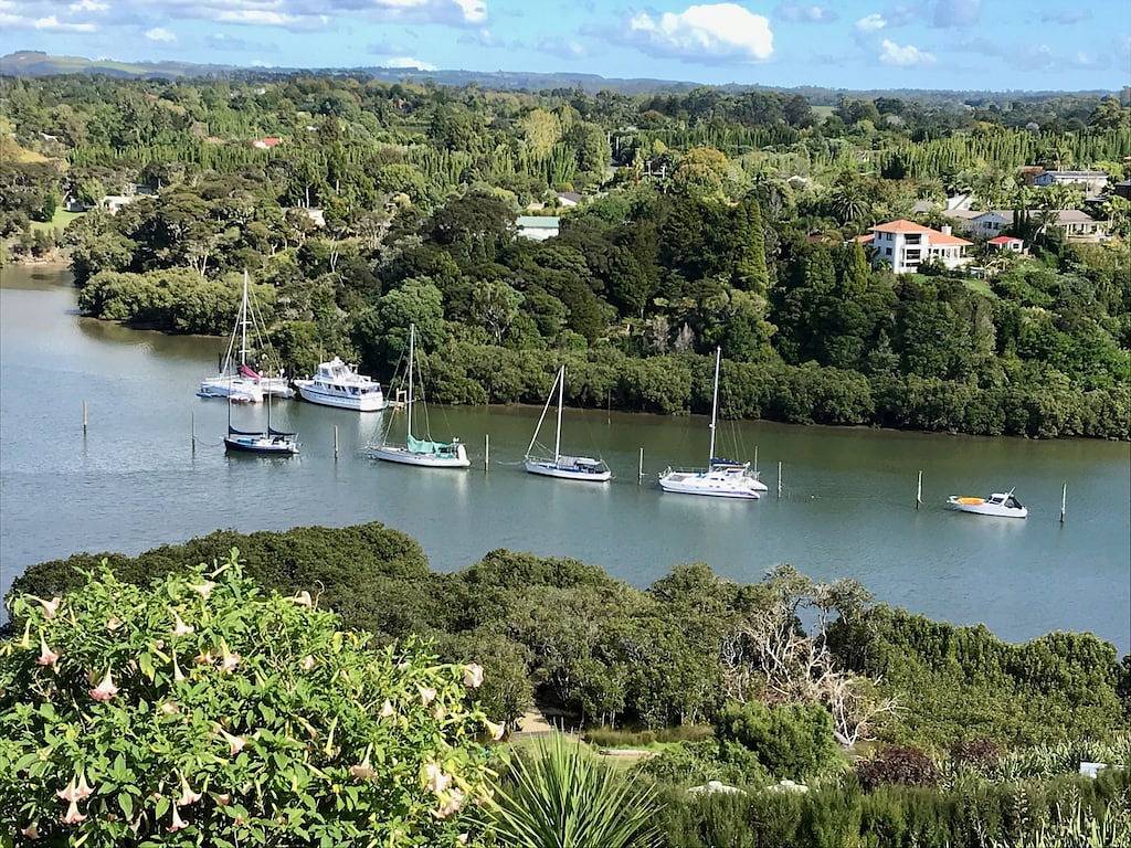 Ganze Wohnung, Stunning water views in a peaceful setting with all the comforts of home. in Kerikeri, Bay Of Islands