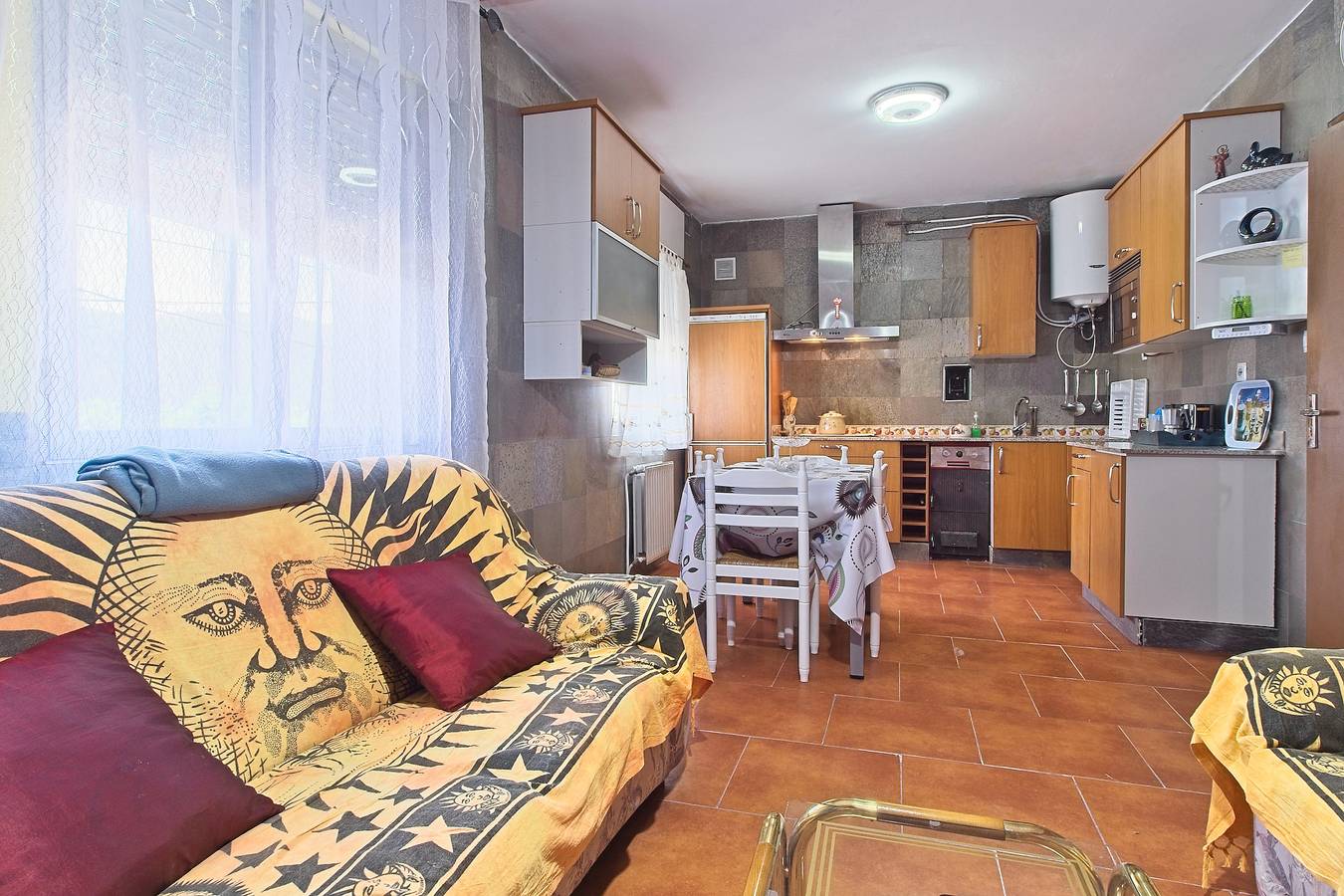 Apartamento inteiro, Apartamento 'Leopoldo I' com vista para a montanha, piscina exterior e Wi-Fi in Carballeda de Valdeorras, Ourense Região