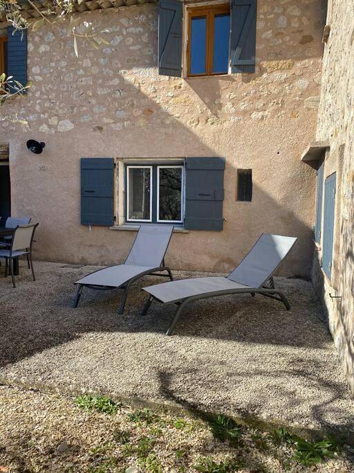 Location de vacances pour 6 personnes, avec vue ainsi que piscine et jardin à Plaisians - 4