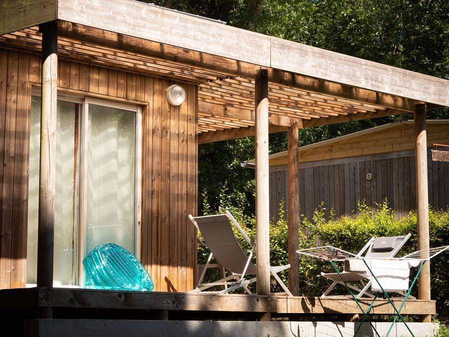 Flower Camping et Base de Loisirs de Rouffiac - Chalet 8 personen - Chalet Premium Nature 41 m² - 3 Zimmer 6/8 pers. in Angoisse, Périgord Vert