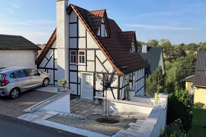 Ferienhaus für 6 Personen, mit Balkon und Garten