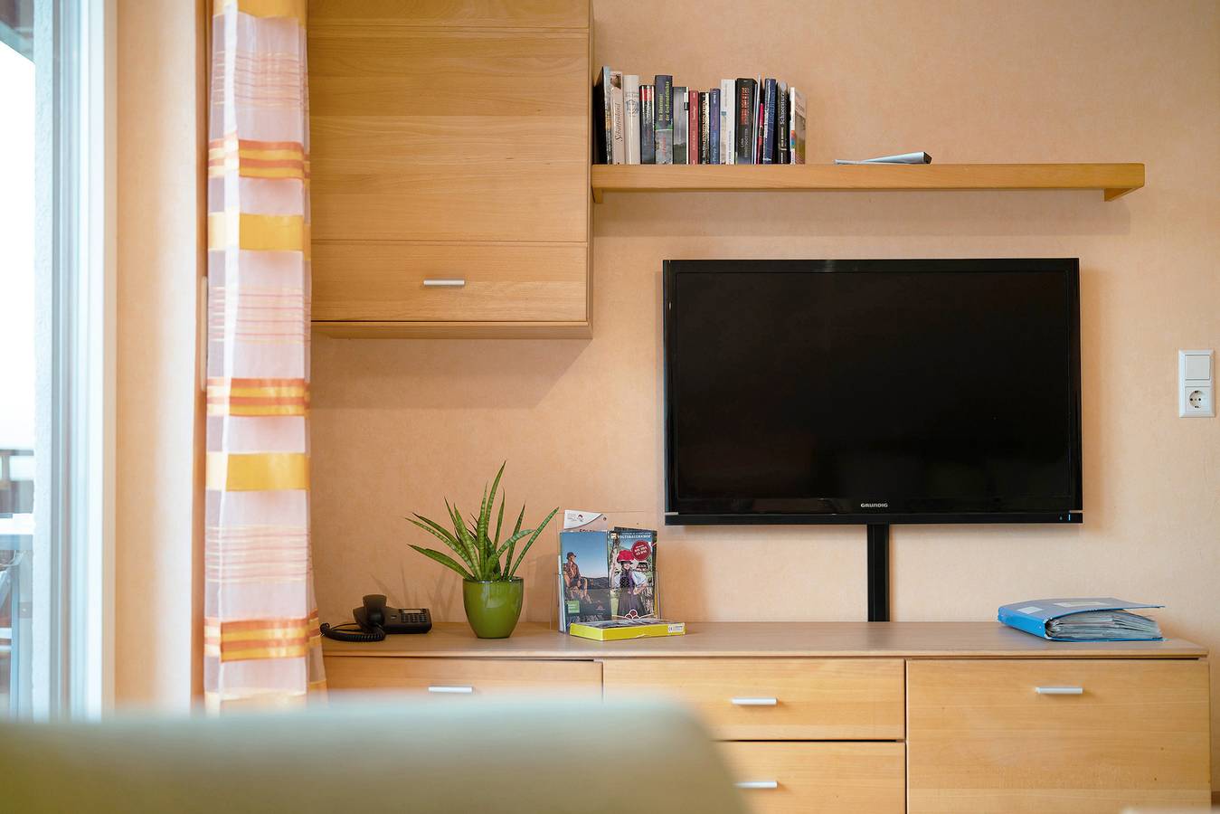Ganze Wohnung, Ferienwohnung Sonnenblume" mit Bergblick, privater Terrasse und Wi-Fi in Elzach, Mittlerer Schwarzwald